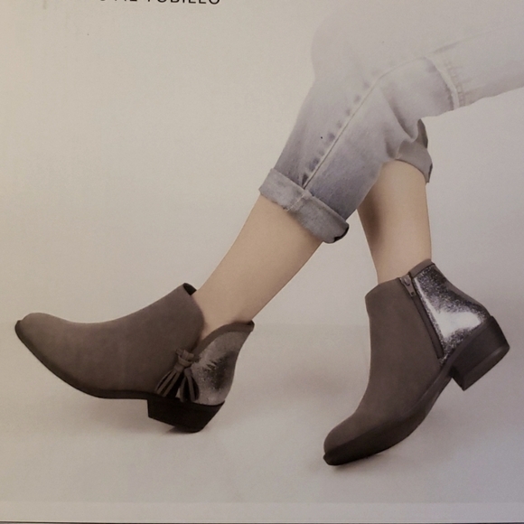 Serra gray ankle boots sz. 6 - Picture 2 of 12